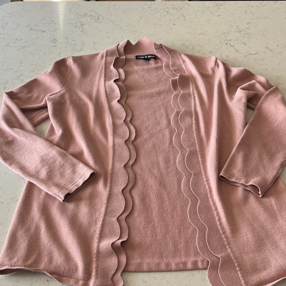 Cable & Gauge Blush Scalloped Cardigan size S